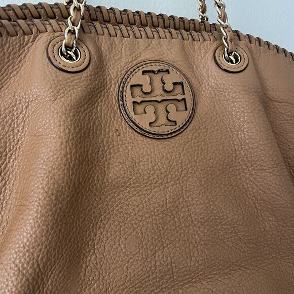 Tory Burch Marion East-West Tote in Royal Tan Pebbled Leather Gold Link Handle - Picture 4 of 12